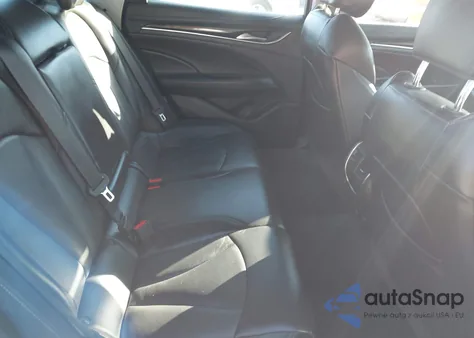 2017 Buick Lacrosse Essence z USA, uszkodzony, nr VIN 1G4ZP5SS1HU160256